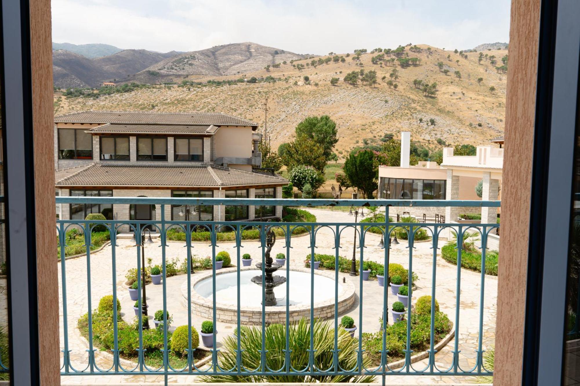 Kronos Village Gjirokastër Buitenkant foto